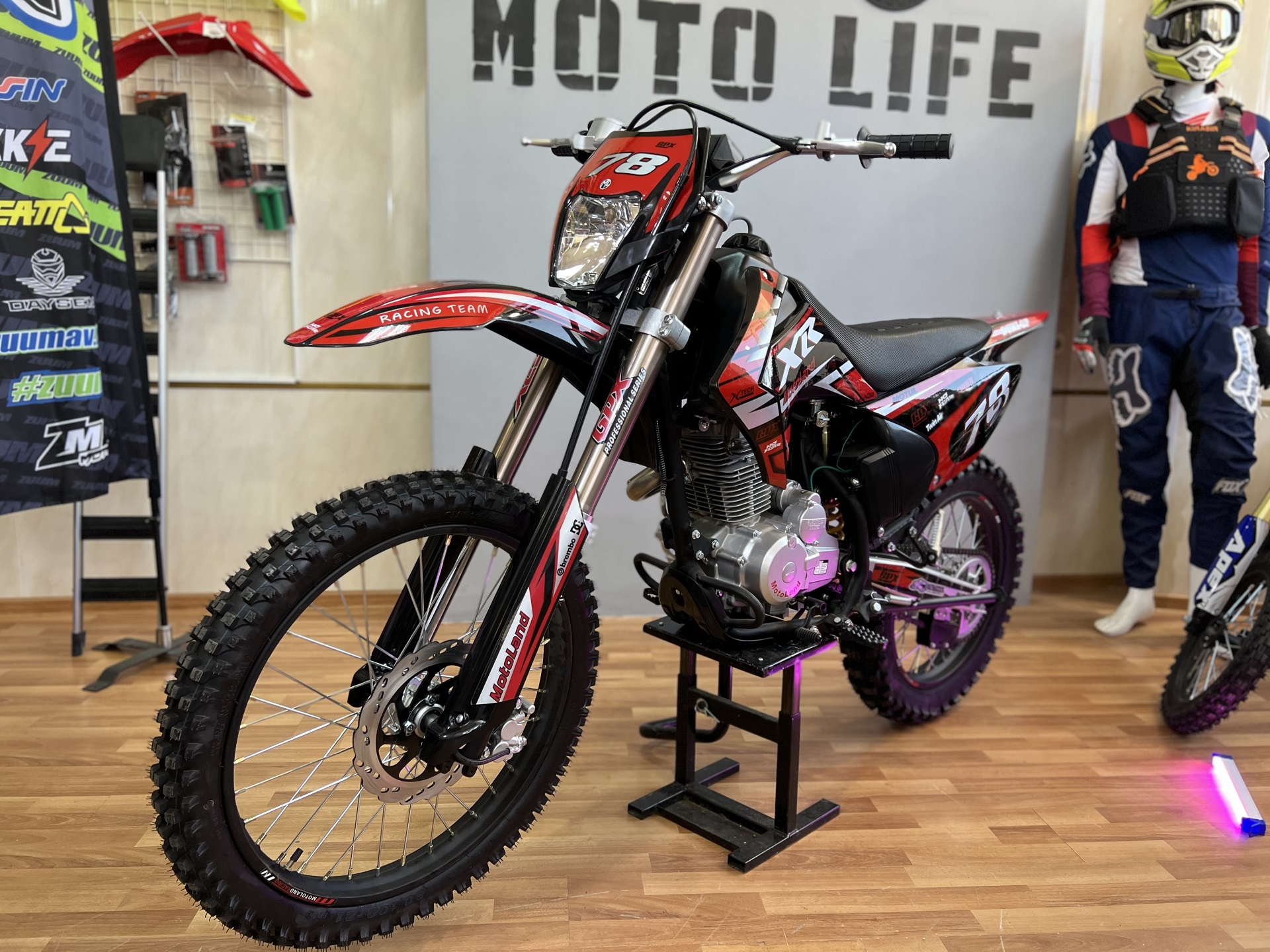 Эндуро двойного назначения. XR 250 Lite 172fmm. Motoland XR 250 Lite красный. Мотолэнд XR 250 Lite 172fmm. Мотоцикл кросс Motoland XR 250 Lite красный (172fmm).